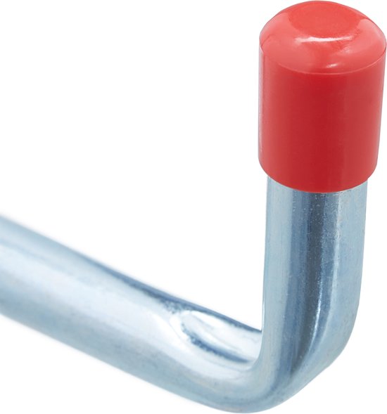 Een zilverkleurige metalen haak met een rode dop.