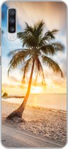 Geschikt voor Samsung Galaxy A70 hoesje - Zonsondergang - Strand - Palmboom - Siliconen Telefoonhoesje