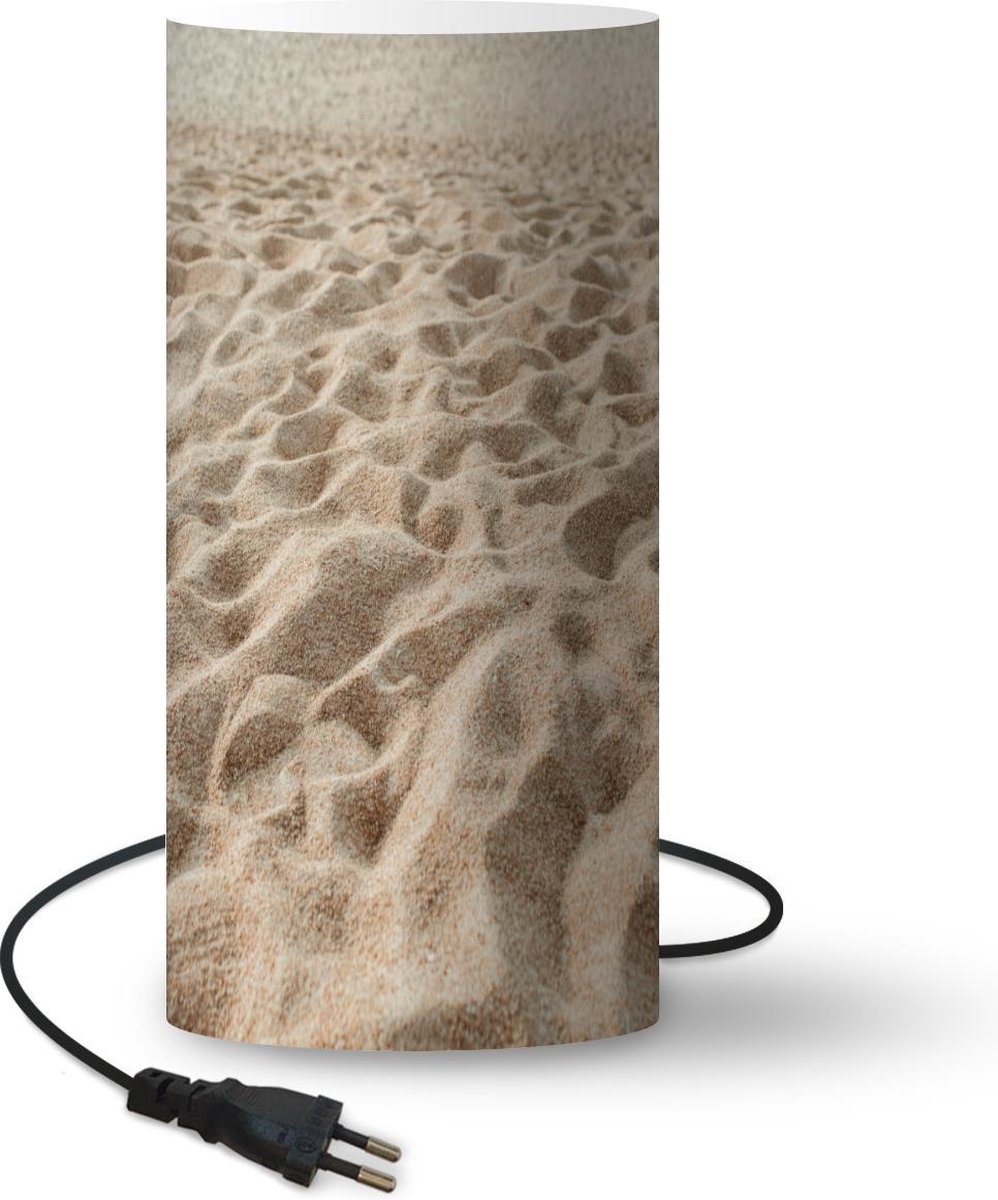 Lamp - Nachtlampje - Tafellamp slaapkamer - Zomer - Zand - Strand - 33 cm hoog - Ø15.9 cm - Inclusief LED lamp