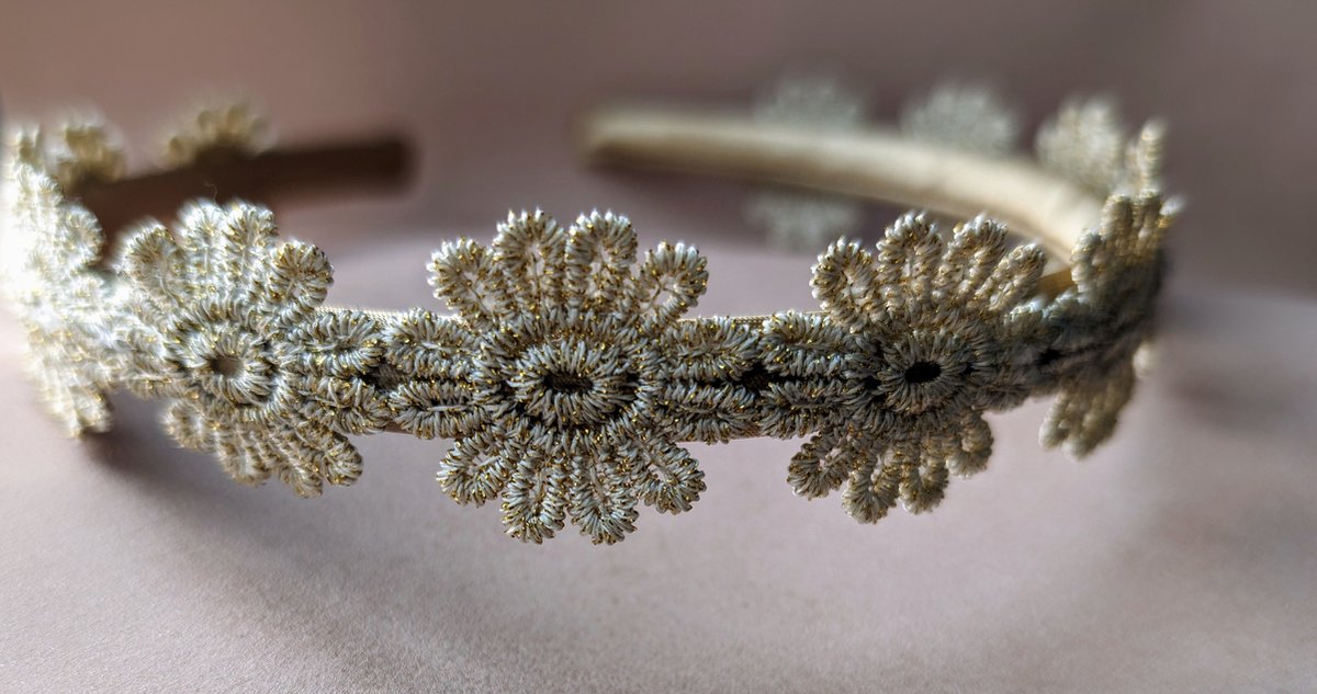 Diadeem bloemen gouden draad