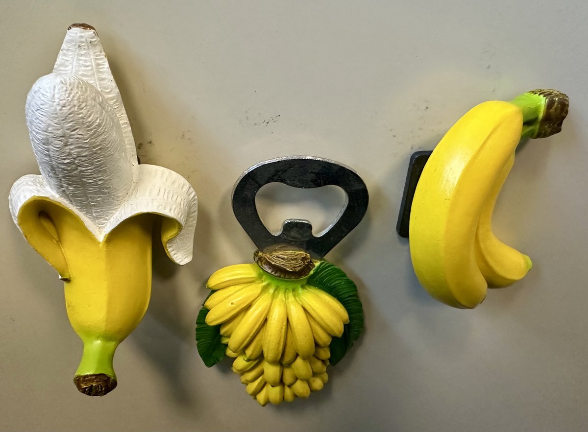 Impuls Koelkastmagneten + opener "bananen" - Set van 3 stuks - Polyresin - meerkleurig - hoogte 11 x 7 x 1 cm - Koelkastmagneten - Woondecoratie - Woonaccessoires Meerkleurig - bananen