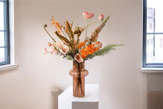 WinQ- Boeket Kunstbloemen in een zalm/oranje combinatie - Inclusief glasvaas - Boeket zijden bloemen - Vrolijke Voorjaarskleuren - Nepbloemen - Zijden bloemen