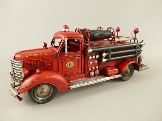 MadDeco - blikken auto - brandweerauto - brandweer wagen volgens amerikaans model - blikken woondecoratie - 35 x 13 x 14 cm