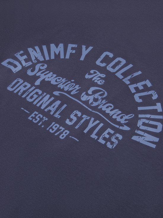 Donkerblauw t-shirt met lichtblauwe tekst: DENIMF'Y COLLECTION, The Superior Brand, ORIGINAL STYLES, EST. 1978.
