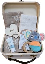 Wiebelkontje-kraamcadeau-gevuld koffertje met naam-neutraal-jongen-meisje-koala
