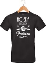 Mijncadeautje T-shirt - Hoera eindelijk met pensioen - - unisex - Zwart (maat M)