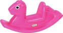 Een roze Little Tikes hobbelpaard, zonder kind, op een witte achtergrond.