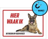 Waakbord/ magneet | "Hier waak ik" | Duitse Herder | 30 x 20 cm | Dikte: 0,8 mm | Herdershond | Waakhond | Hond | Chien | Dog | Betreden op eigen risico | Rechthoek | Witte achtergrond | 1 stuk