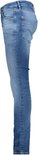 Zijaanzicht van een lichtblauwe, slank gesneden jeans met een stonewashed look.