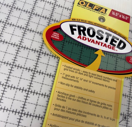 Règle de courtepointe Olfa carrée 16,5X16,5 pouces