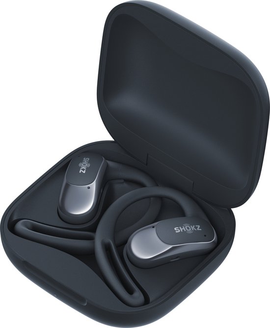 Écouteurs Shokz noirs avec crochets d'oreille dans un étui de chargement noir ouvert.