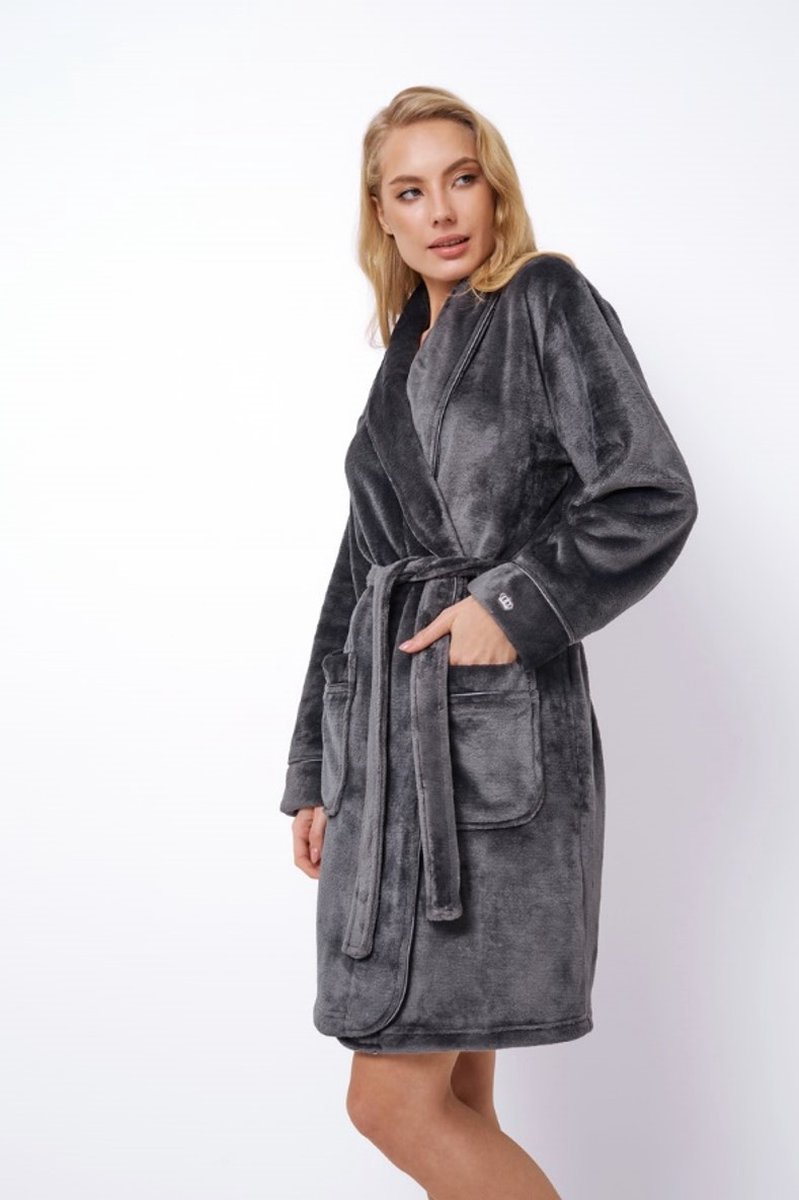 Aruelle Luxe badjas dames – kort model – grijze badjas met kroon borduringen - damesbadjas zacht – luxury bathrobe – 100% fleece – grijs
