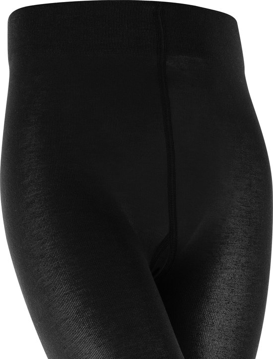 Detail van een zwarte Falke panty met een subtiele glanzende textuur.