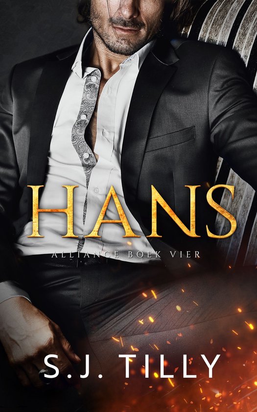 Een man met donker haar in een pak met een gedessineerd overhemd en stropdas, met de tekst "HANS, ALLIANCE BOEK VIER, S.J. TILLY" erop.