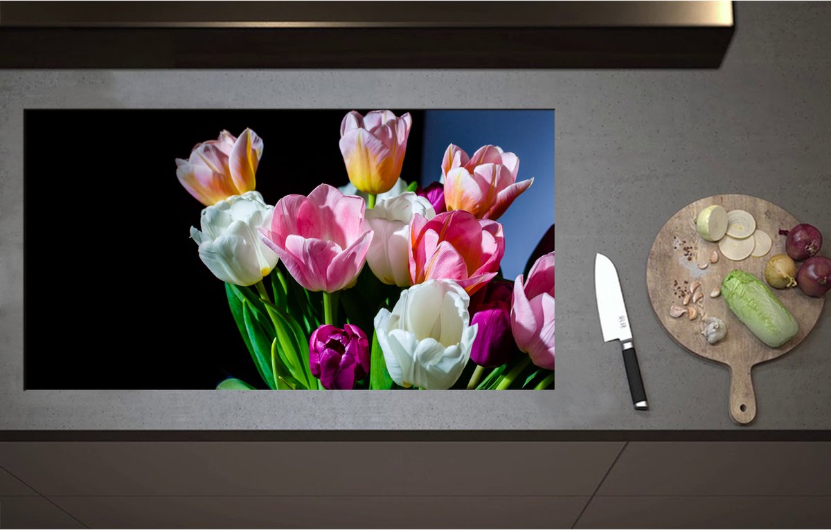 Inductieplaat Beschermer - Boeket van Lente Bloemen in Verschillende Kleuren - 95x51 cm - 2 mm Dik - Inductie Beschermer - Bescherming Inductiekookplaat - Kookplaat Beschermer van Wit Vinyl