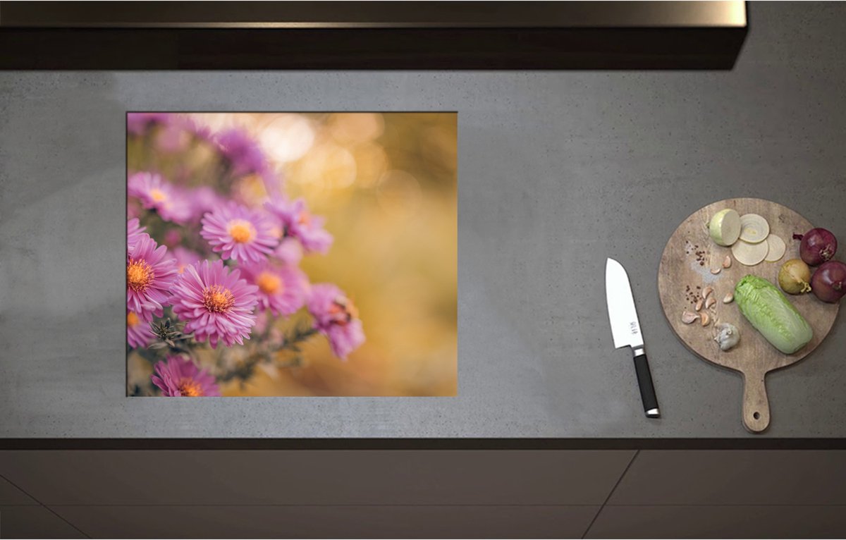 Inductieplaat Beschermer - Bos van Paarse Madeliefjes - 59x51 cm - 2 mm Dik - Inductie Beschermer - Bescherming Inductiekookplaat - Kookplaat Beschermer van Zwart Vinyl