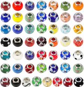 Kurtzy Lot de 50 Perles assorties en Verres de Murano – Breloques européennes de 14 mm de diamètre – Mix de Perles de travail pour la fabrication de Bijoux , Bracelets, Colliers et Porte-clés – Couleurs et designs assortis