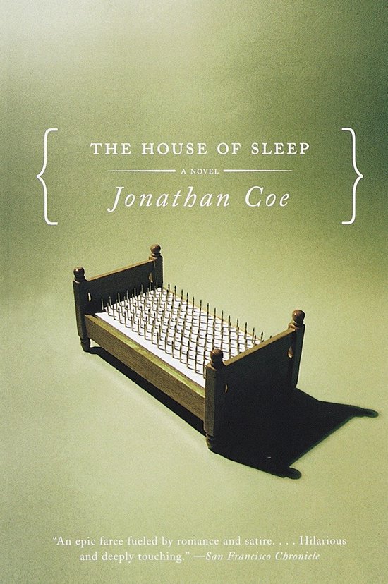 Miniatuur houten bed met spijkers, getiteld "The House of Sleep" door Jonathan Coe.