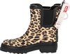 Laars met panterprint, zwarte randen, XQ Footwear label en regenlaarzen label.