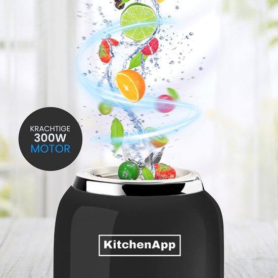 Close-up van de bovenkant van een zwarte KitchenApp blender met een wervelwind van fruit, water en ijs, die in de blender worden gezogen.