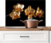 Spatscherm keuken 80x55 cm - Kookplaat achterwand Goud - Orchidee - Bloemen - Zwart - Muurbeschermer - Spatwand fornuis - Hoogwaardig aluminium