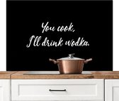 Spatscherm keuken 120x80 cm - Kookplaat achterwand Quotes - Drank - Spreuken - You cook, I'll drink wodka - Alcohol - Muurbeschermer - Spatwand fornuis - Hoogwaardig aluminium