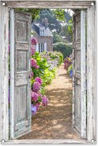 Tuinposter doorkijk deur - Bloemen - Hortensia - Paars - Natuur - Zomer - Tuindecoratie - Tuin - Tuinschilderij voor buiten - Tuinposters - 80x120 cm - Tuindoek - Schutting decoratie - Schuttingdoek