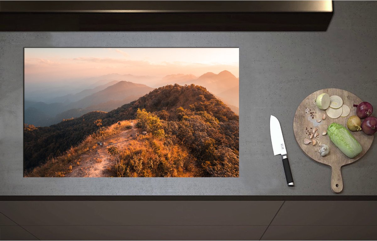 Inductieplaat Beschermer - Begroeiing op Bergen in Berglandschap - 85x52 cm - 2 mm Dik - Inductie Beschermer - Bescherming Inductiekookplaat - Kookplaat Beschermer van Zwart Vinyl