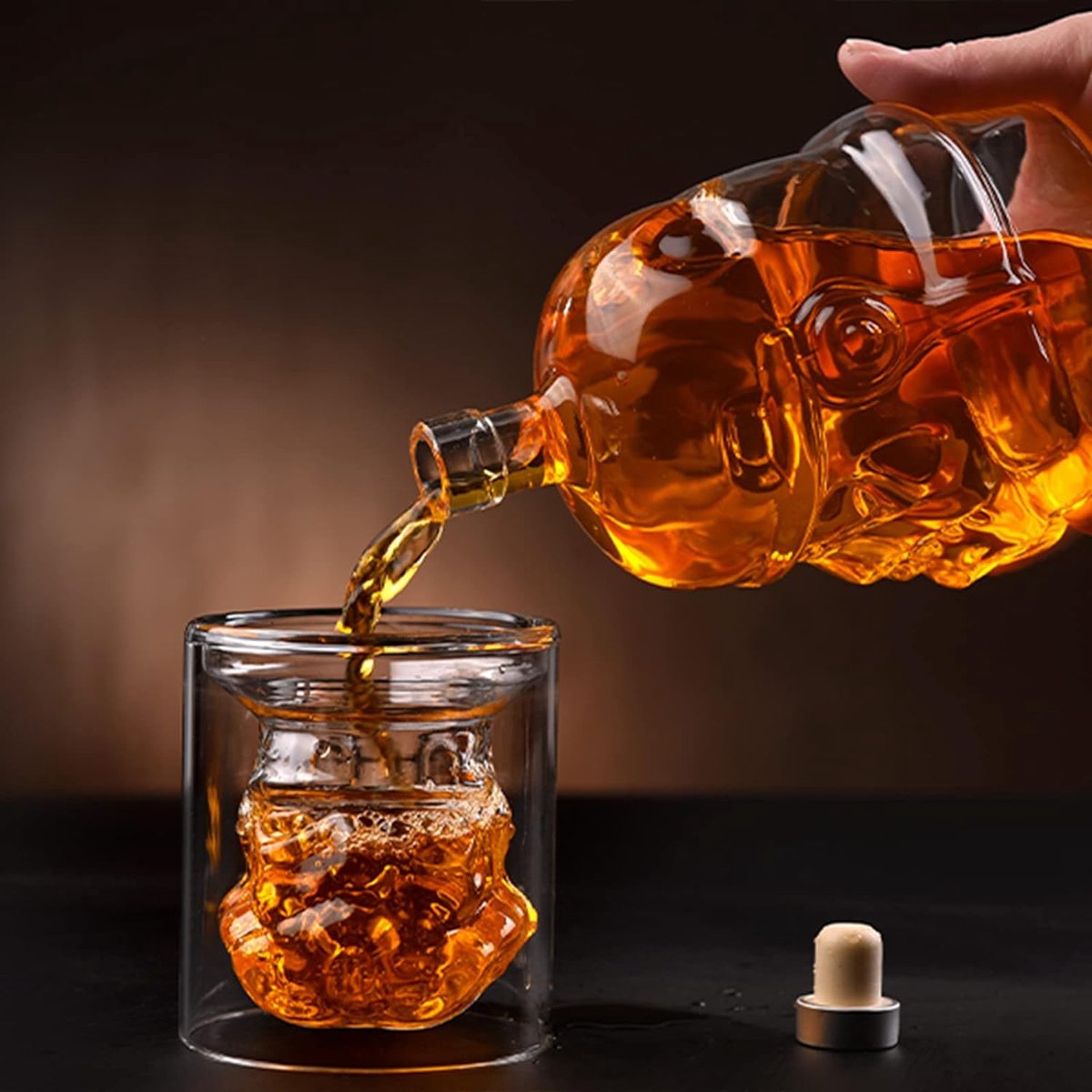Een Glas Whisky Op De Donkerbruine Houten Tafel. Transparante Gele Alcoholhoudende Drank Met Ijs Brandy Bourbon Sterke Alcohol Image219707778 Een Glas Whisky Op De Donkerbruine Houten Tafel. Transparante Gele Alcoholhoudende Drank Met Ijs Brandy Bourbon Sterke Alcohol Image219707778