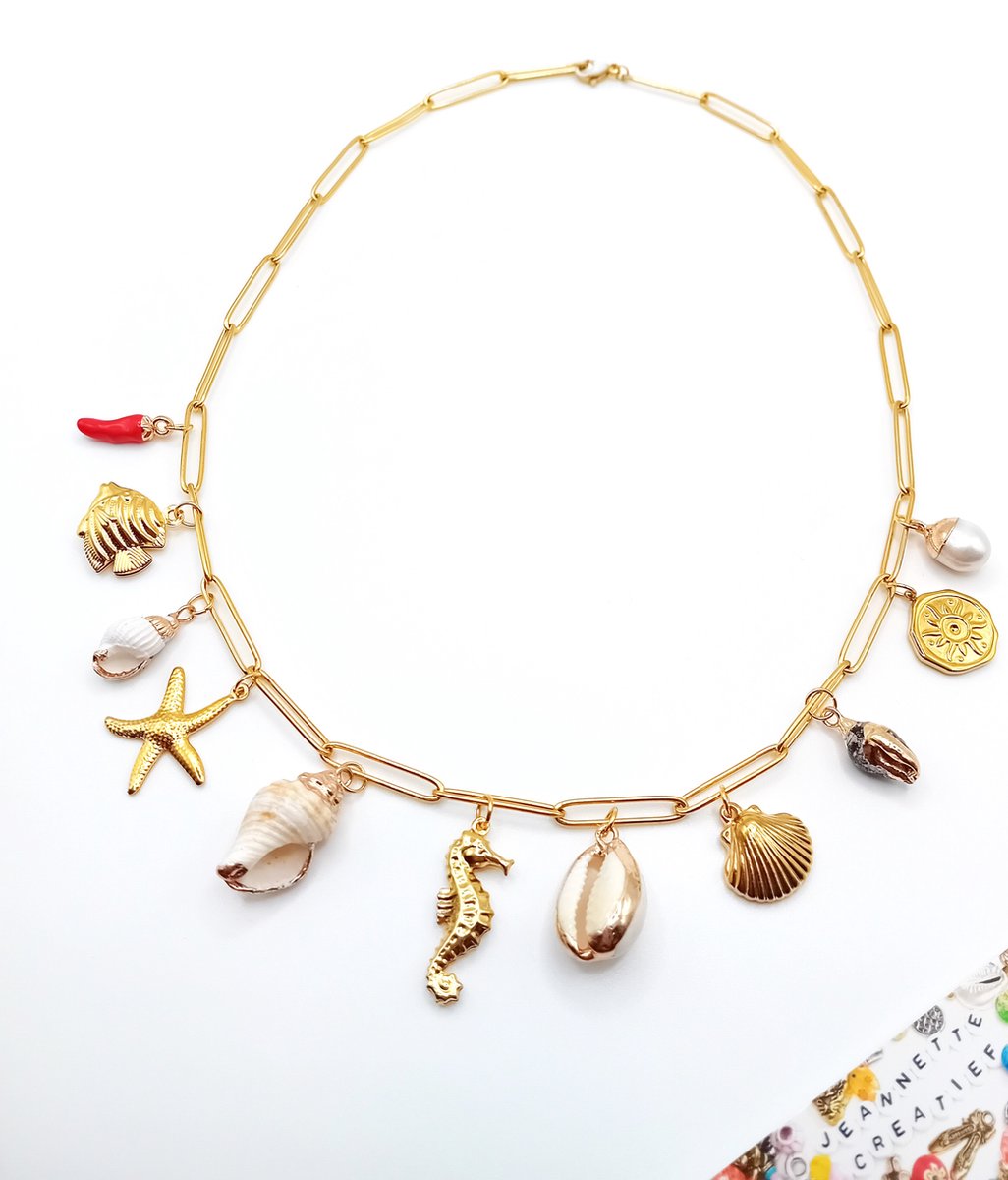 Jeannette-Creatief® - Beach - Bedelketting met Bedels Zeeleven Sealife - Schelpenketting - Ketting - Schelp - Paperclipketting - Zoetwaterparels - Sealife - Vis - Zeepaard - Bedelketting - Jasseron - Bedels - Chunky Ketting - Mermaidcore