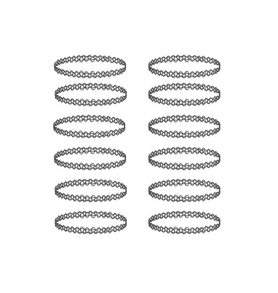 Twaalf zwarte tattoo choker kettingen, elk met een rekbaar, visnet-achtig patroon.