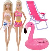 Poppenkleertjes - Geschikt voor Barbie - Set van 2 badkleding outfits, 1 stoel en 1 zwemband - Bikini's, omslagdoek, opblaasdier - Flamingo - Zomer - Cadeauverpakking