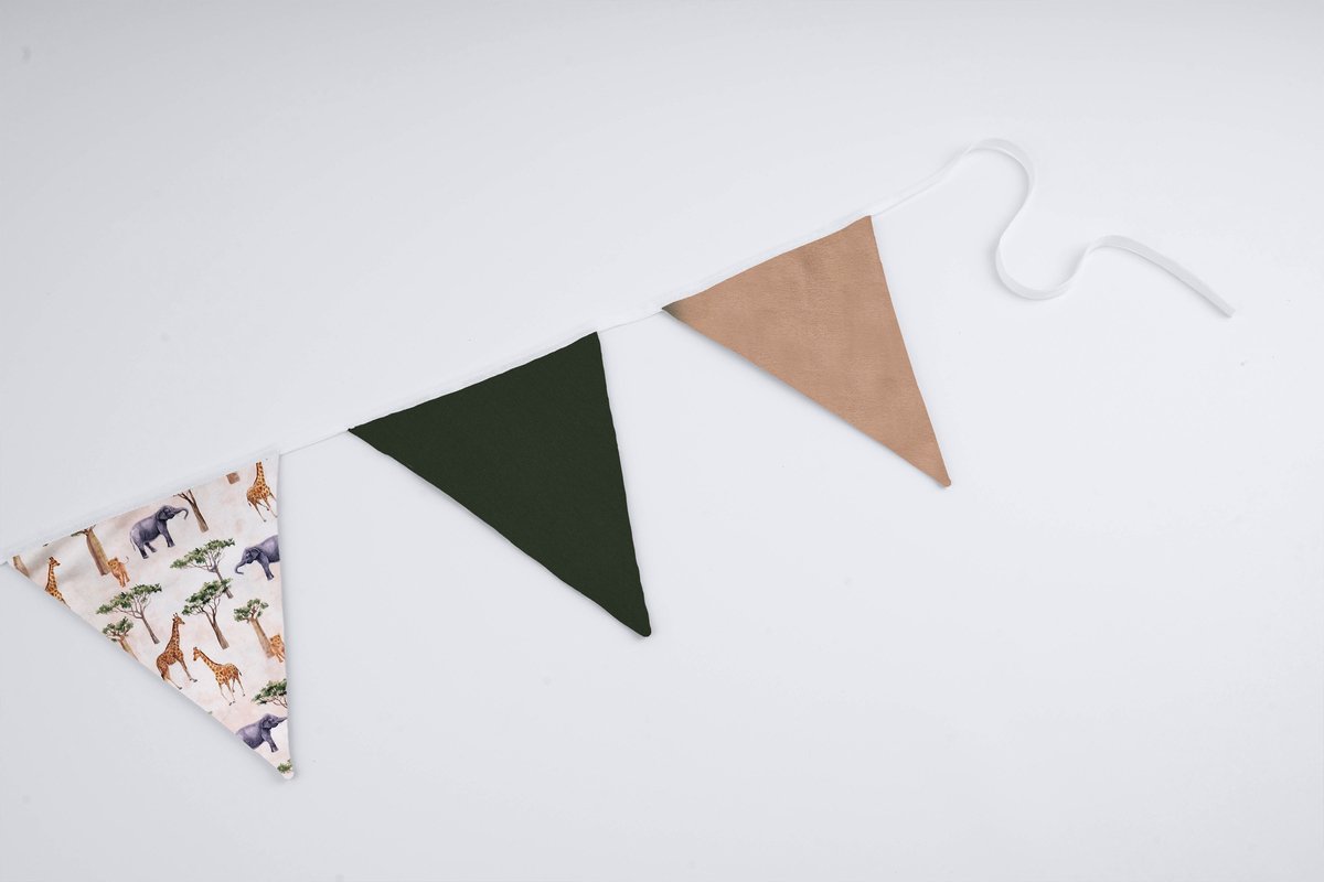 Vlaggenlijn van stof | African Savannah - 5 meter / 18 vlaggetjes - Groene, Bruine / Beige, Jungle / Wilde dieren / Safari driehoek vlaggetjes - Verjaardag slinger / Babykamer decoratie - Stoffen slingers handgemaakt & duurzaam