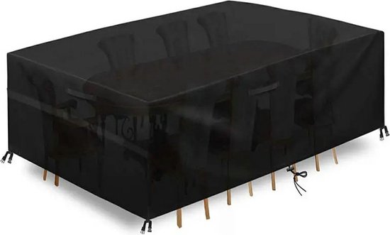 Zwarte beschermhoes voor een rechthoekige tuintafel met stoelen.