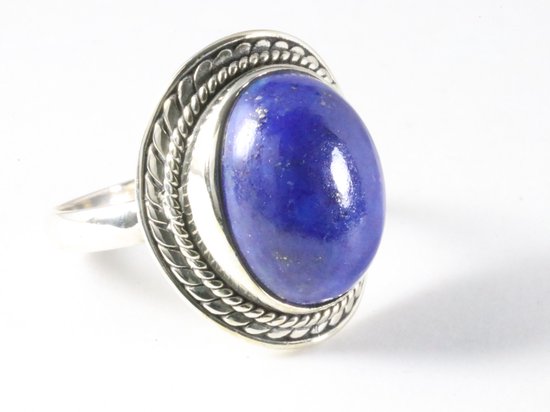 Bewerkte zilveren ring met lapis lazuli - maat 18.5