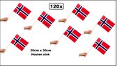 120x Zwaaivlaggetjes op houten stok Noorwegen 20cm x 30cm - Luxe zwaai vlaggetjes thema feest voetbal festival uitdeel Norway