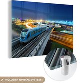 MuchoWow® Glasschilderij 90x60 cm - Schilderij acrylglas - Een trein die over een spoorbrug gaat - Foto op glas - Schilderijen
