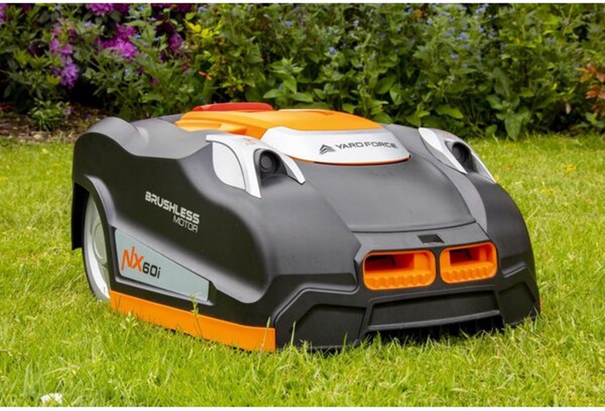 Afbeelding 2 van Yard Force NX 60i - Robotmaaier - tot 600m² - Regensensor - iRadar ultrasone sensor - Wifi - Randsnijfunctie - App bediening - Diervriendelijk - Robot grasmaaiers - Grasmaaier