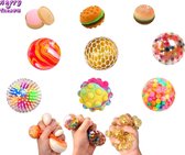 Happy Trendz® - Squeeze Ball Stress Ball set van 6 Stuks mix modellen - 6 STUKS verschillende kleuren - Fidget - Stress bal - Stress bal - Squishy - Kleur Divers - Voor Kinderen & Volwassenen - Super Cadeau - Anti Stress Fidget Toys -2023/2024