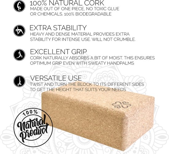 Kurken yogablok met productinformatie en een '100% Natural Product' cirkel.