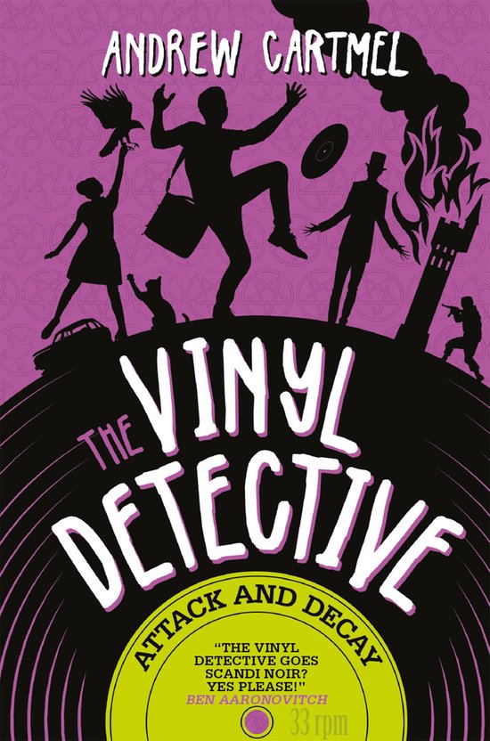 Boekomslag van "The Vinyl Detective - Attack and Decay" van Andrew Cartmel. Paarse achtergrond met zwarte silhouetten van figuren, een auto, een kraai en vuur. De titel is in grote letters op een vinylplaat.