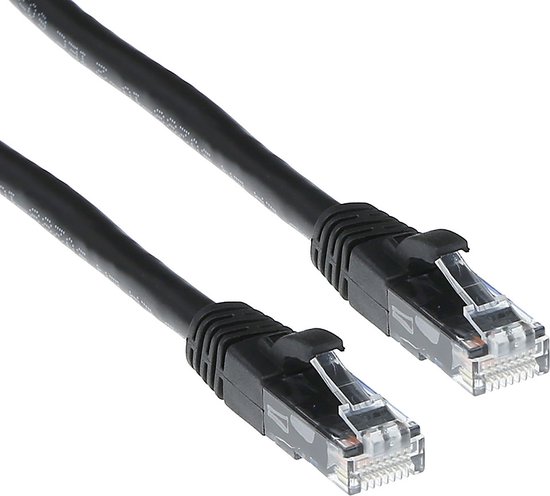 Gedetailleerd beeld van twee zwarte RJ45 connectoren aan een CAT6 kabel.