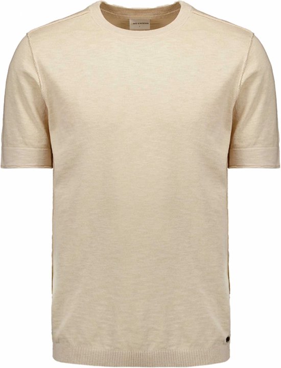 Vue de face d'un haut tricoté beige à manches courtes.
