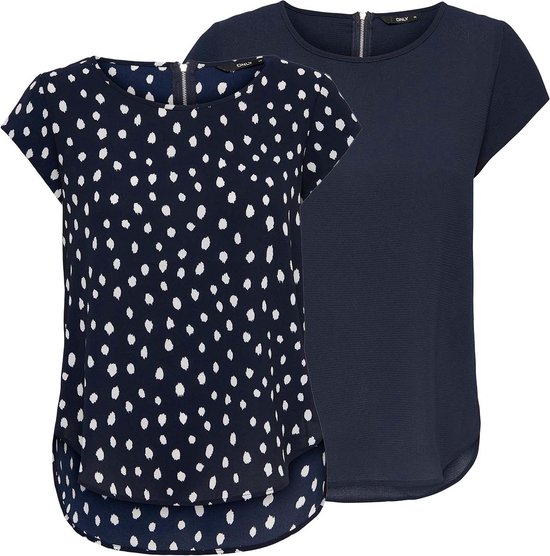 Twee donkerblauwe T-shirts, een met witte stippenprint en een effen.