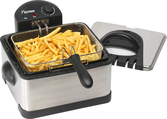 RVS frituurpan met een mand vol goudbruine friet en deksel. De aan/uit-knop en temperatuurregelaar zijn zichtbaar.