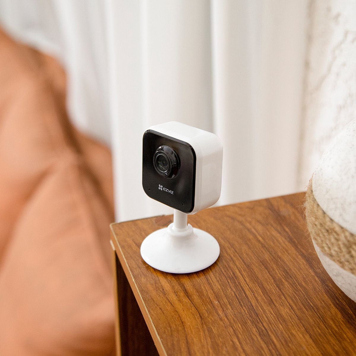 Afbeelding 2 van Ezviz H1C IP-camera - Binnen camera - Full HD 1080P - Nachtzicht - 10m - 108°- Bewegingsmelder - Tweerichtingsaudio - MicroSD-kaart - Wit