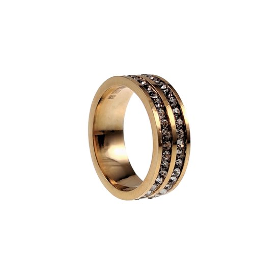 Gouden ring, schuin van voren gezien, met twee rijen zirkonia steentjes.