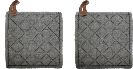 Twee antracietgrijze pannenlappen met ruitpatroon en bruin leren lus.