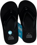 Paar zwarte Reef teenslippers met "Ridiculously Comfortable"-label.