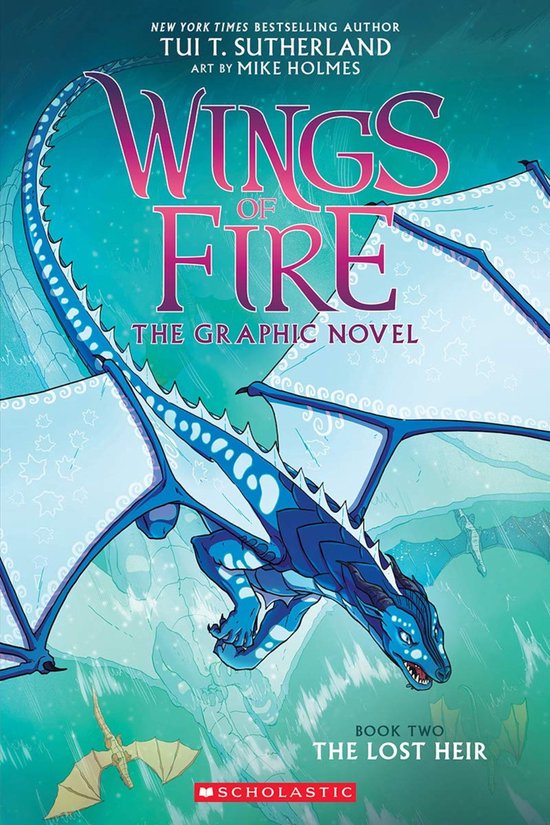 La couverture de "Wings of Fire: The Graphic Novel, Book Two: The Lost Heir" montre un dragon bleu avec de grandes ailes translucides couvertes de motifs d'étoiles.